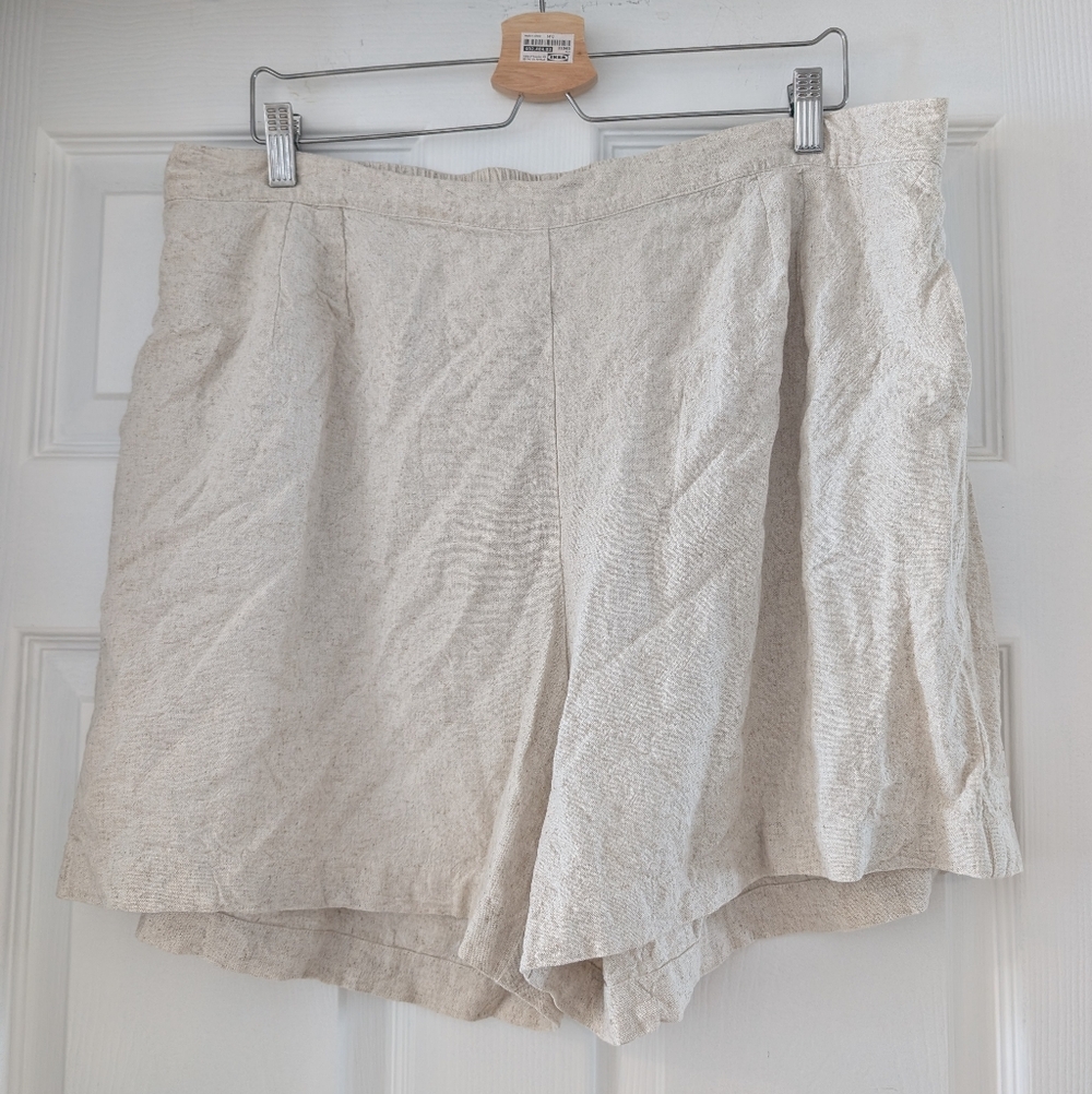 Women's Cream Shorts